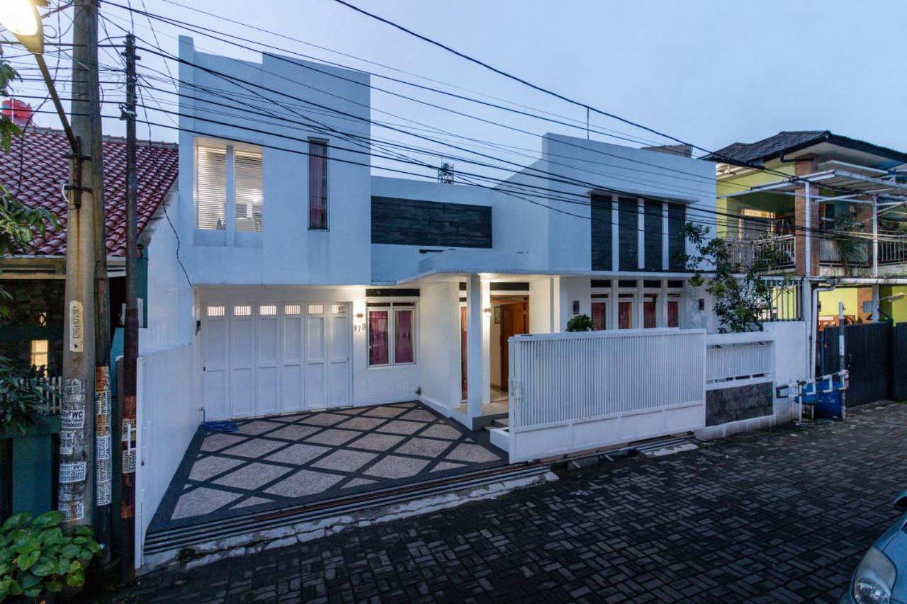 Spacious, White-Villa Belgareti @Kiara Condong Bandung Ngoại thất bức ảnh